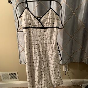 Flattering black and white summer dress